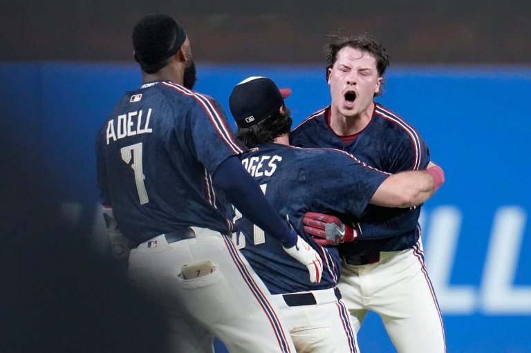 Bazzana singles home winning run in 10th inning as Guardians top Tigers 4-3 to sweep doubleheader | iNFOnews.ca