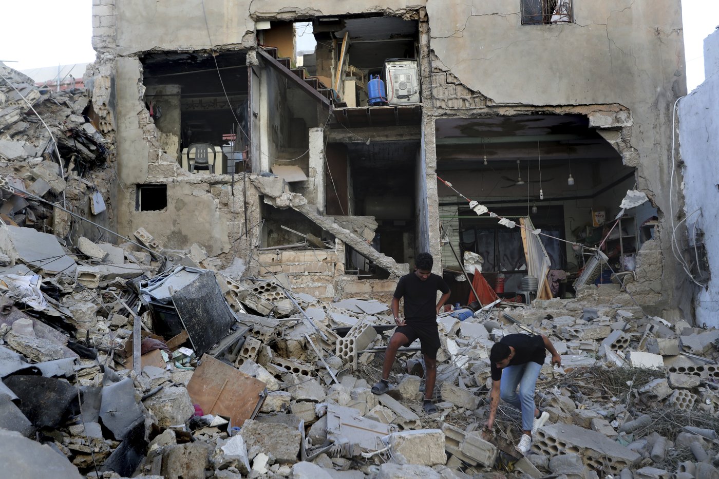Middle East latest: Sirens sound across Tel Aviv as projectiles are intercepted near Blinken's hotel | iNFOnews.ca