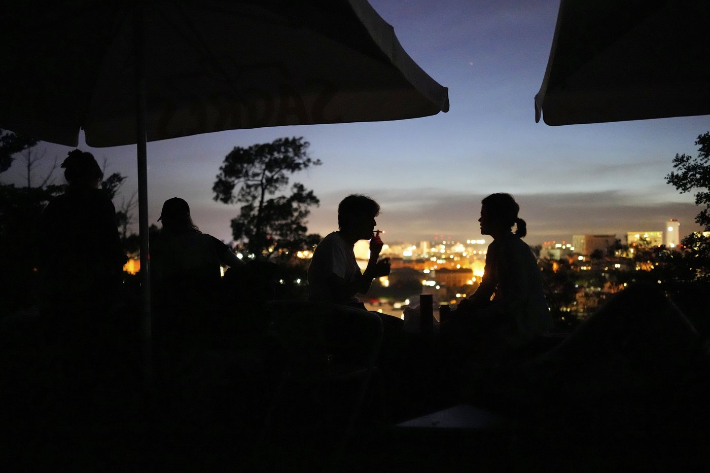 No power, no problem. How some in Spain and Portugal defied the outage and embraced the present | iNFOnews.ca