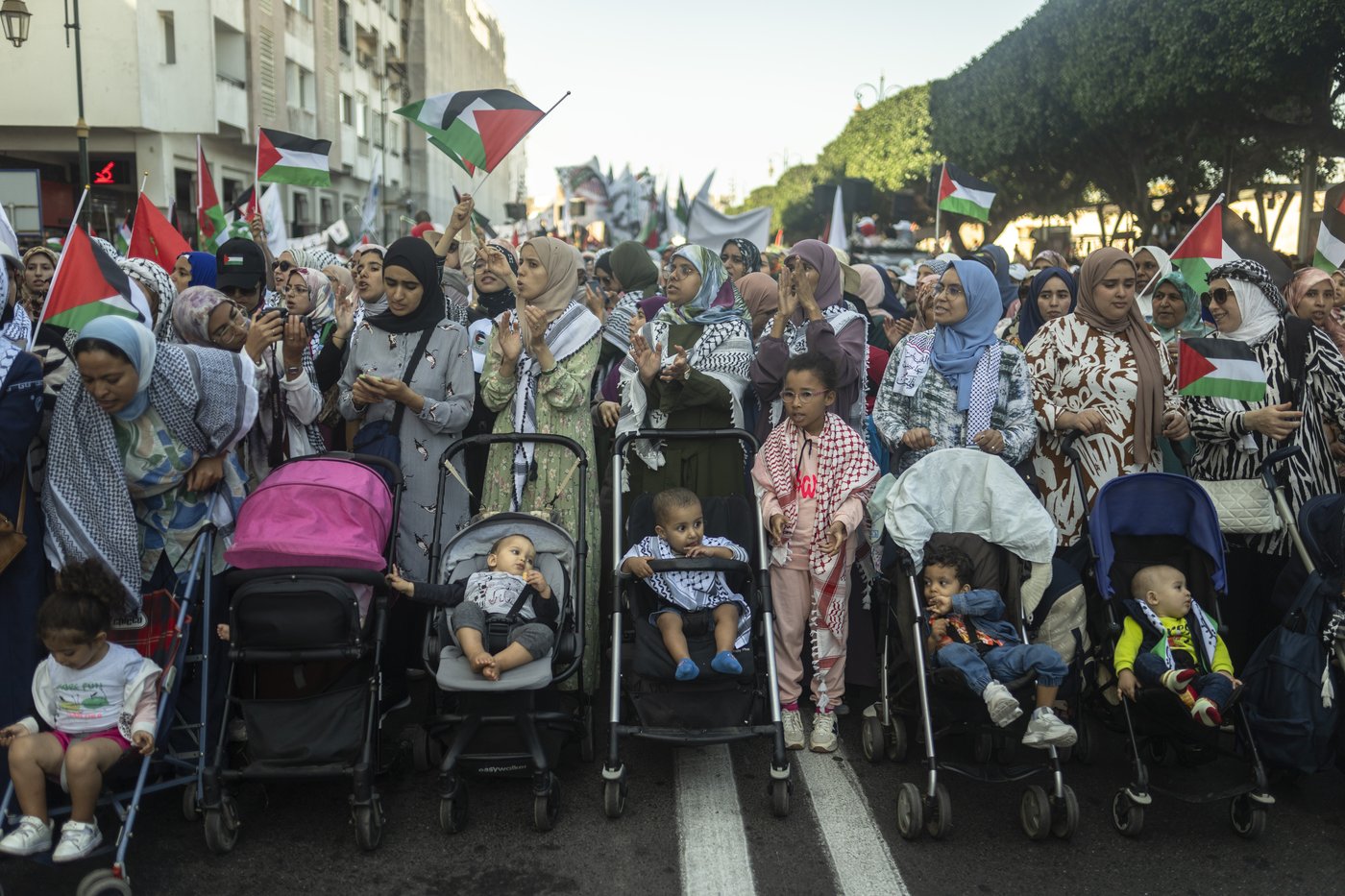 Pro-Palestinian and pro-Israeli crowds rally across the world on the eve of Oct. 7 anniversary | iNFOnews.ca
