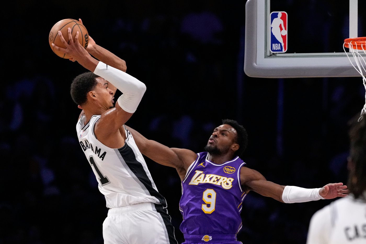 Doncic scores 35, and the Lakers survive a frantic final second for a 118-116 win over the Spurs | iNFOnews.ca Doncic scores 35, and the Lakers survive a frantic final second for a 118-116 win over the Spurs | iNFOnews.ca