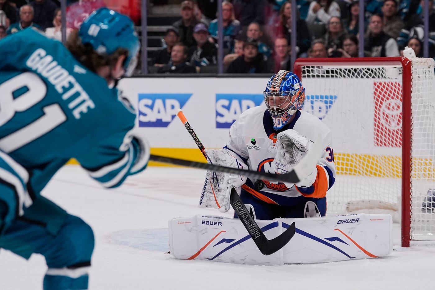 Horvat scores winner in OT as Islanders edge Sharks 2-1 | iNFOnews.ca