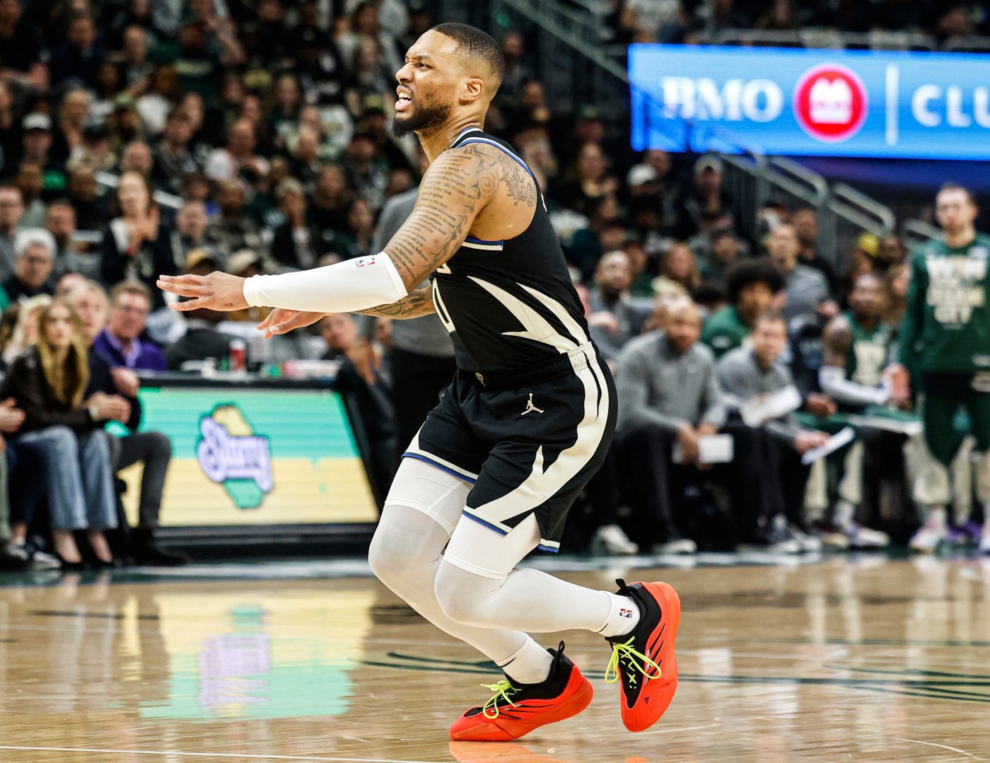 Bucks' Damian Lillard has surgery to repair his torn Achilles tendon | iNFOnews.ca