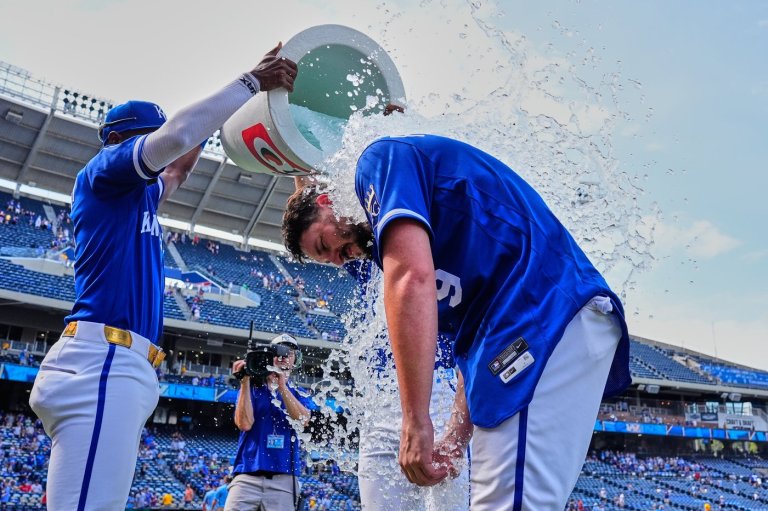 Pasquantino and Perez homer as Royals win 6-1 to knock Blue Jays out of playoff position | iNFOnews.ca