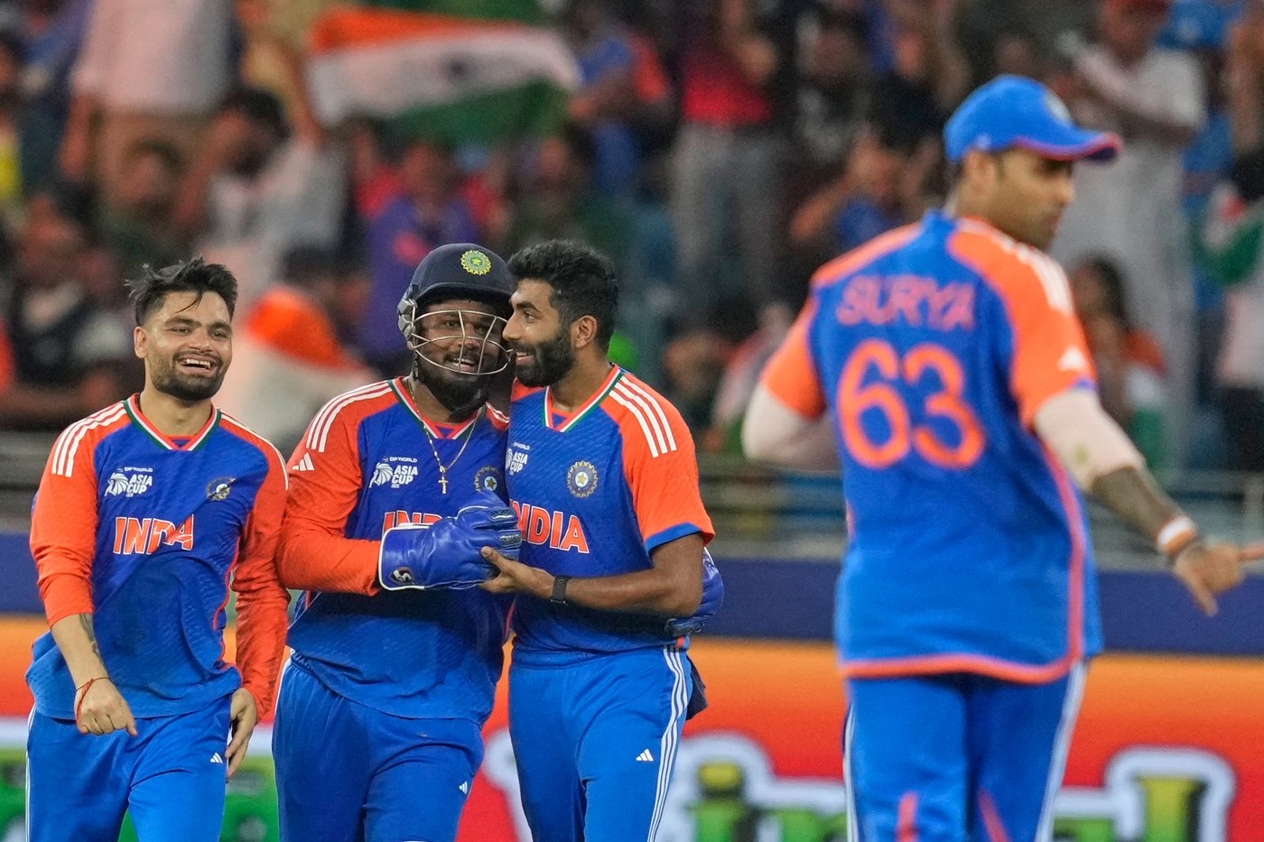 Pakistan collapses from 113-1 to 146 all out against India in cricket's Asia Cup final | iNFOnews.ca