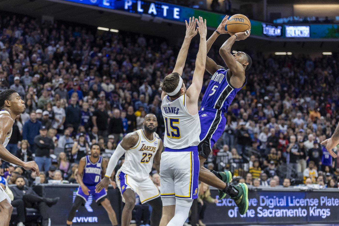 Lakers sweep 2-game set against Kings with a win | iNFOnews.ca