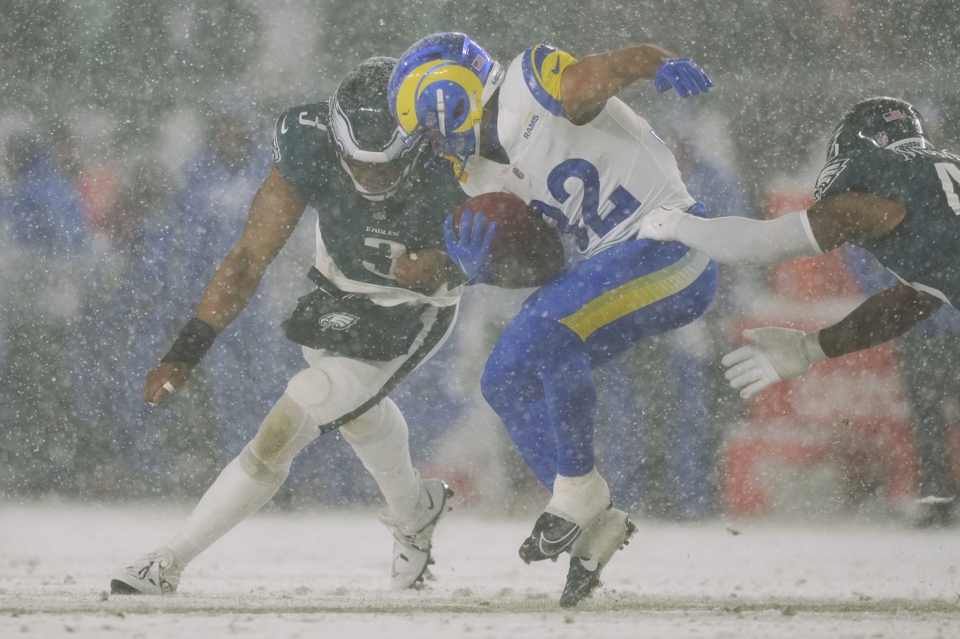 Barkley runs for 78- and 62-yard TDs in the snow and Eagles top Rams 28-22 to head to NFC title game | iNFOnews.ca Barkley runs for 78- and 62-yard TDs in the snow and Eagles top Rams 28-22 to head to NFC title game | iNFOnews.ca