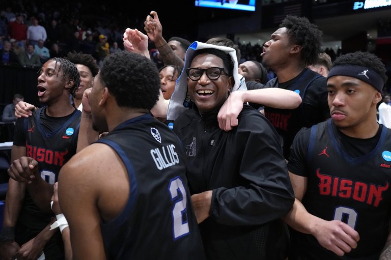 Howard gets its first March Madness win, holding off UMBC 86-83 in the First Four | iNFOnews.ca