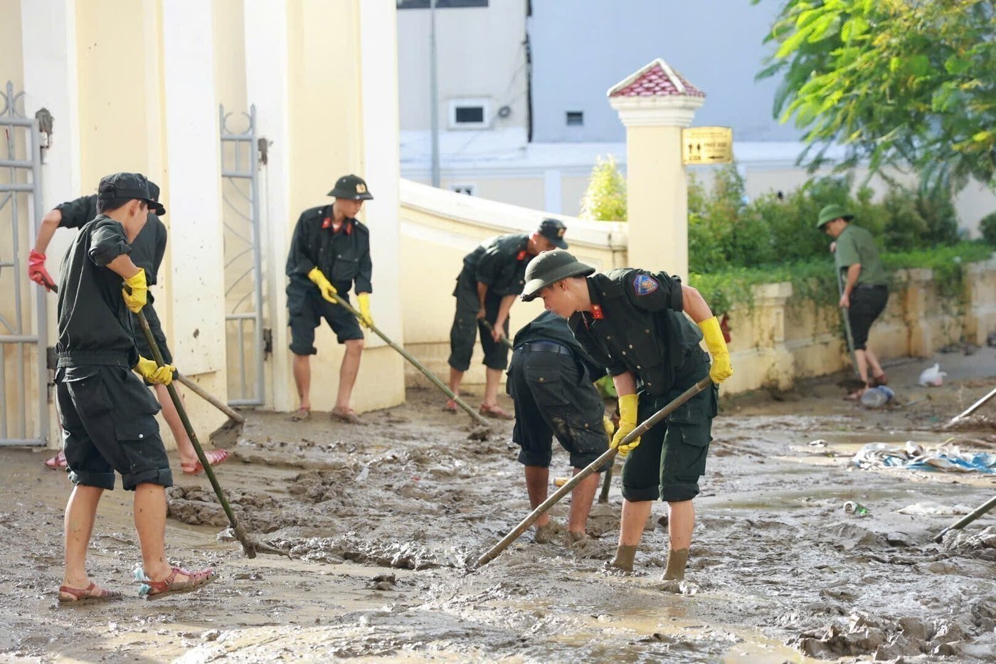 Floods kill 13 in Central Vietnam as rescue operations push forward | iNFOnews.ca