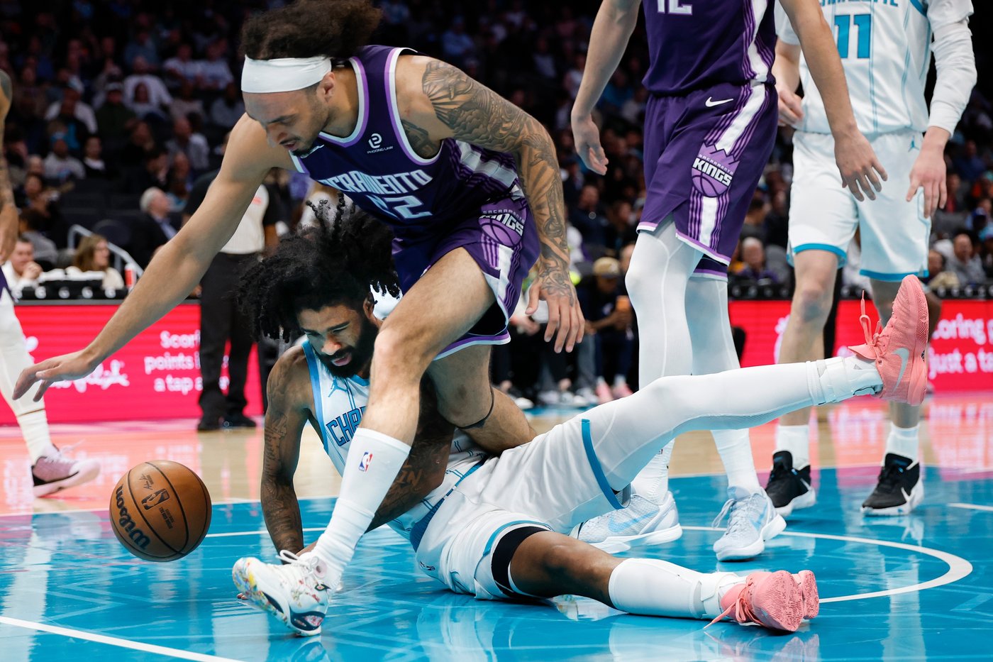Hornets tie franchise record with 26 3s, rout Kings 134-90 | iNFOnews.ca