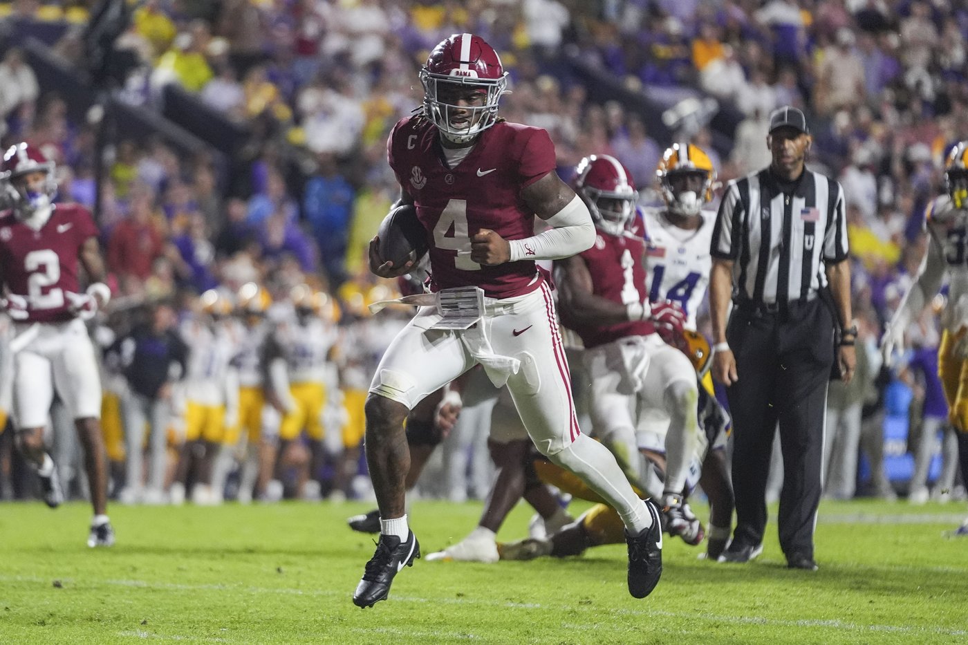 Jalen Milroe runs for career-high 185 yards and 4 TDs as No. 11 Alabama thrashes No. 14 LSU 42-13 | iNFOnews.ca