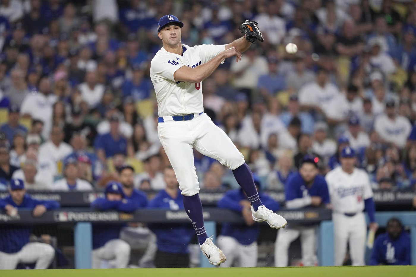 Dodgers manager Roberts says it's 'bothersome' that Machado seemed to throw ball at him in dugout | iNFOnews.ca Dodgers manager Roberts says it's 'bothersome' that Machado seemed to throw ball at him in dugout | iNFOnews.ca