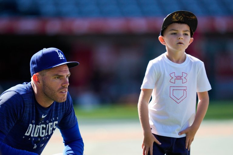 Up past bedtime, Charlie Freeman still missed dad Freddie's World Series homer | iNFOnews.ca
