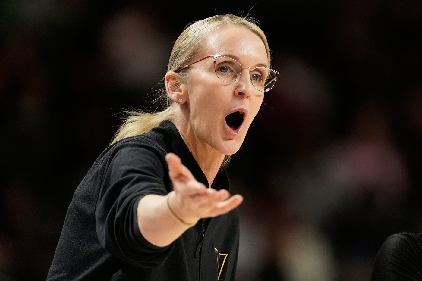 Vanderbilt coach Shea Ralph defends decision to walk on court to argue call, resulting in ejection | iNFOnews.ca Vanderbilt coach Shea Ralph defends decision to walk on court to argue call, resulting in ejection | iNFOnews.ca