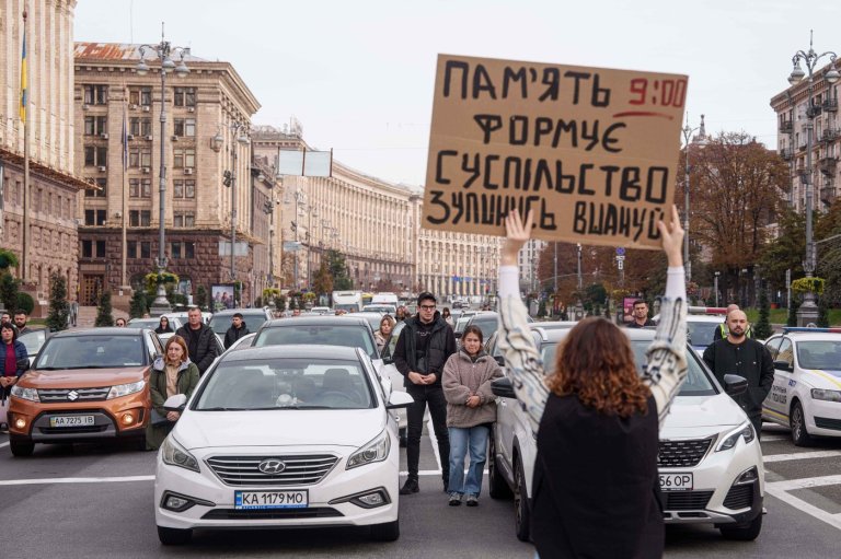 A nation pauses: Ukraine’s daily moment of remembrance endures through intensified Russian attacks | iNFOnews.ca