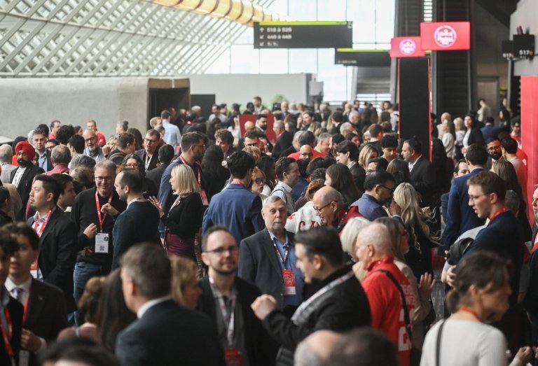 Liberal party adopts motion to restrict kids from social media | iNFOnews.ca