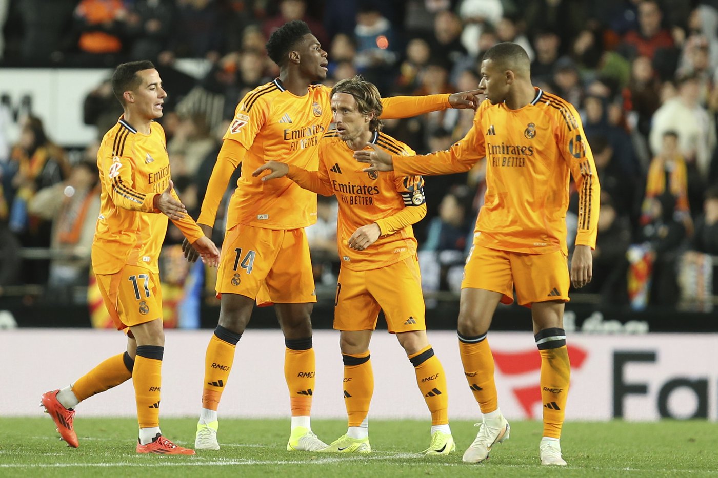 Bellingham's late goal gives 10-man Real Madrid comeback win at Valencia | iNFOnews.ca Bellingham's late goal gives 10-man Real Madrid comeback win at Valencia | iNFOnews.ca