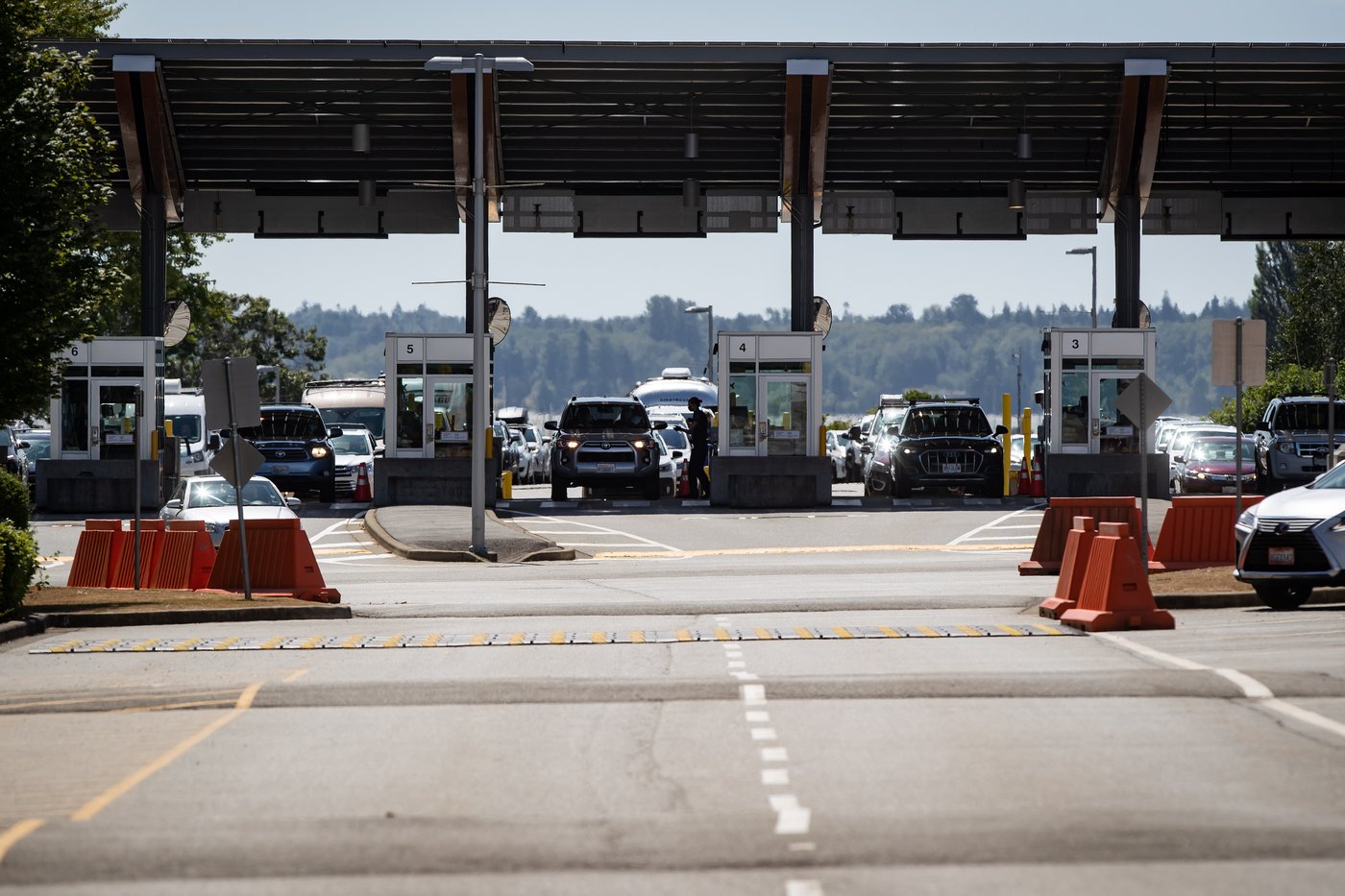 Border services changes hours because B.C. isn't changing its clocks | iNFOnews.ca Border services changes hours because B.C. isn't changing its clocks | iNFOnews.ca