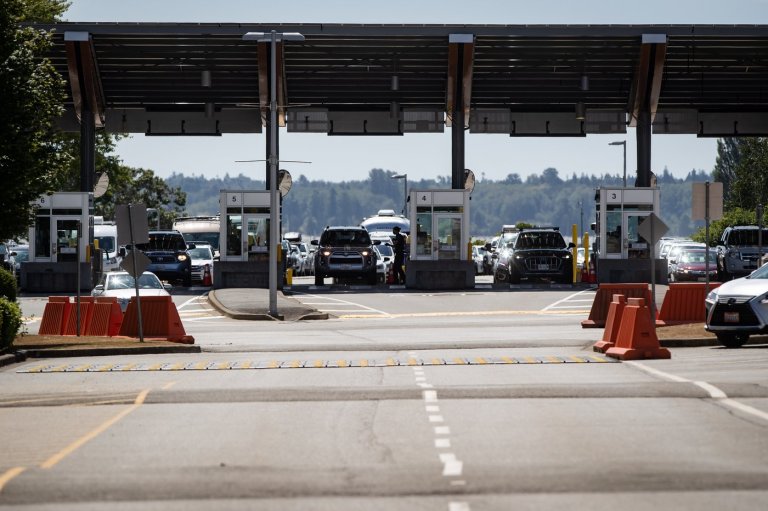 Border services changes hours because B.C. isn't changing its clocks | iNFOnews.ca