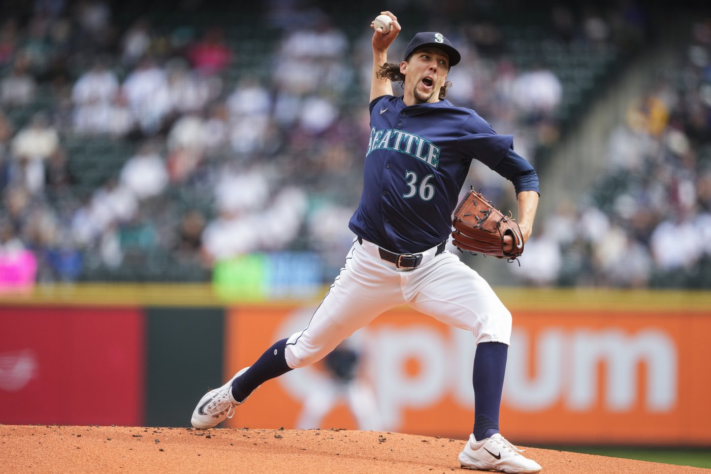 Logan Gilbert reaches 200 Ks, Mariners stay on edge of playoff race with 3-2 win over Yankees | iNFOnews.ca Logan Gilbert reaches 200 Ks, Mariners stay on edge of playoff race with 3-2 win over Yankees | iNFOnews.ca