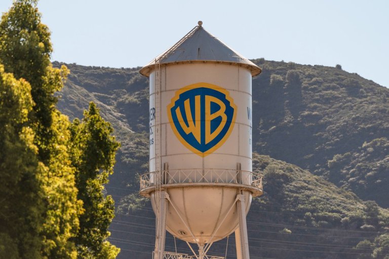 Writers Guild of America seeks to block Paramount's buyout of Warner in latest merger challenge | iNFOnews.ca