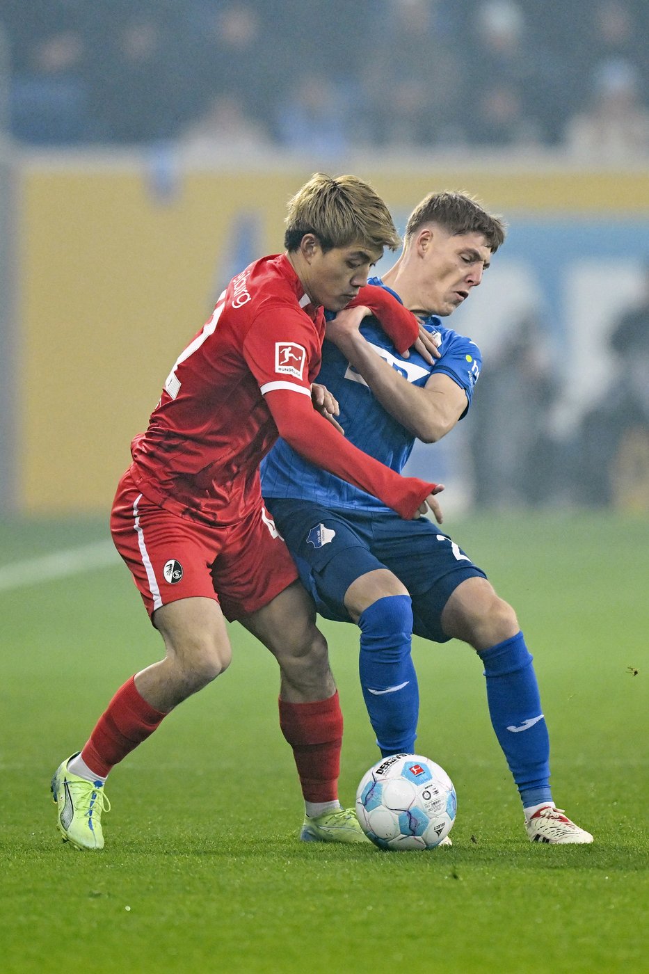 Wind powers Wolfsburg to 4-3 win after trailing Mainz three times in Bundesliga thriller | iNFOnews.ca Wind powers Wolfsburg to 4-3 win after trailing Mainz three times in Bundesliga thriller | iNFOnews.ca