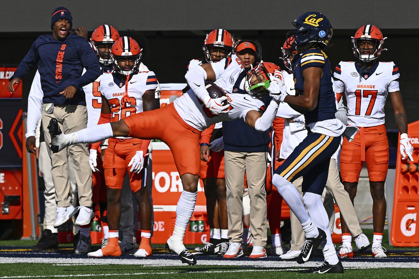 Passing leader McCord keeps Syracuse on the ground as Orange grinds out a 33-25 win over Cal | iNFOnews.ca Passing leader McCord keeps Syracuse on the ground as Orange grinds out a 33-25 win over Cal | iNFOnews.ca