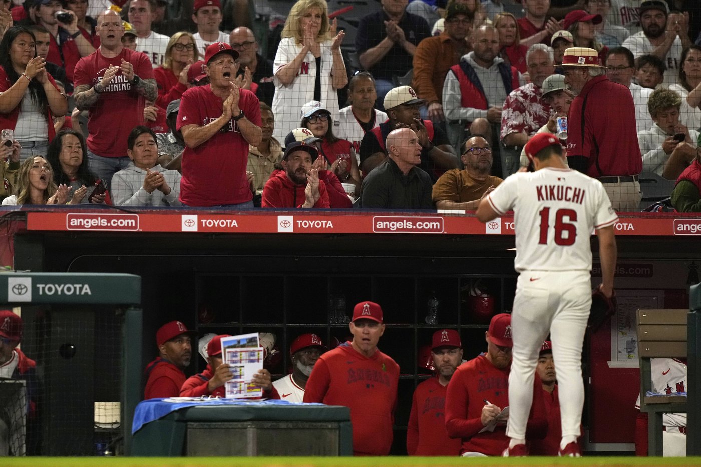 Ward's 15th homer helps power Angels to 8th straight win, 7-4 over Marlins | iNFOnews.ca
