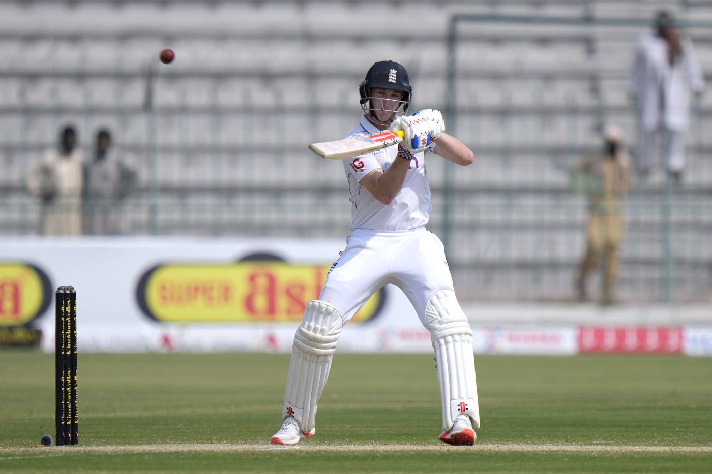 Brook and Root set batting records with 800-run England close to famous cricket win over Pakistan | iNFOnews.ca