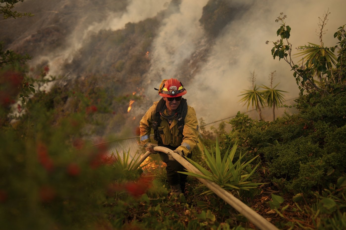 Firefighters need better weather to fight California's flames. When will they get relief? | iNFOnews.ca