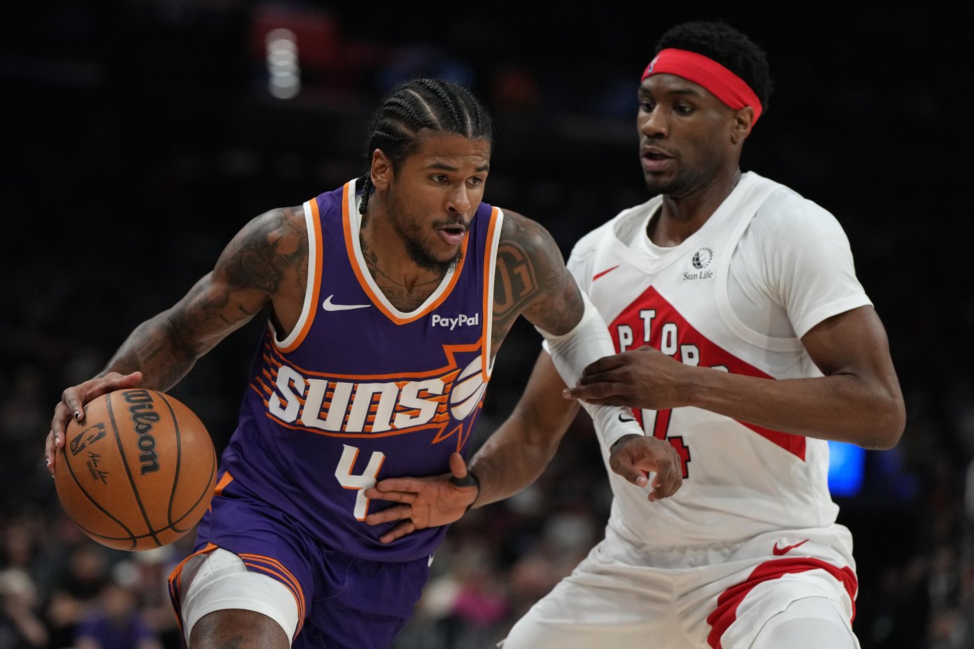 Devin Booker scores 25, Suns cruise past Raptors 120-98 to halt five-game skid | iNFOnews.ca