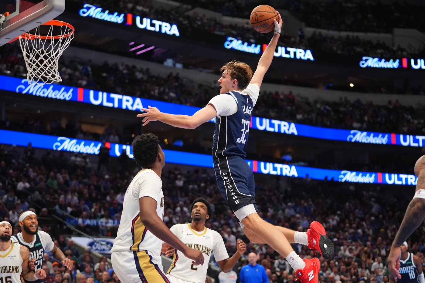 Flagg scores 29 points, Marshall hits late 3 to lead Mavericks past Pelicans, 118-115 | iNFOnews.ca