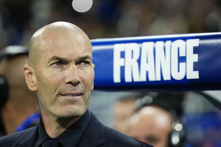 Fans show their appreciation for France coach Zidane as he takes charge of his first home game | iNFOnews.ca