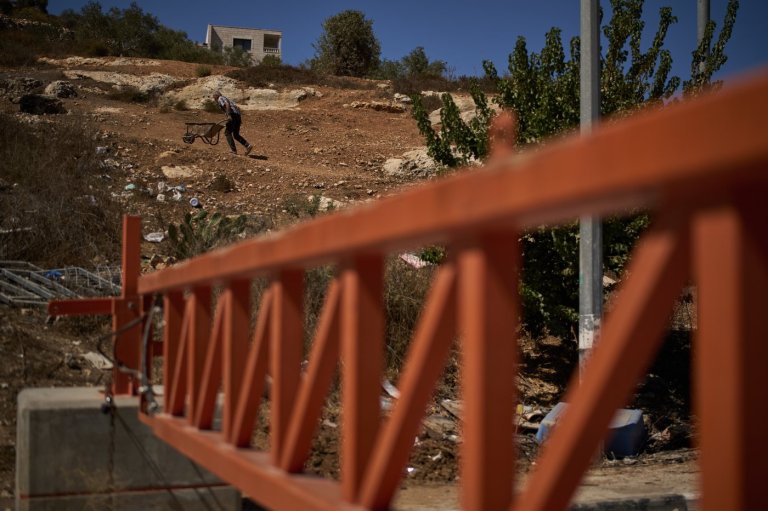 Israel has erected nearly 1,000 barriers in the West Bank during the war in Gaza, group says | iNFOnews.ca Israel has erected nearly 1,000 barriers in the West Bank during the war in Gaza, group says | iNFOnews.ca