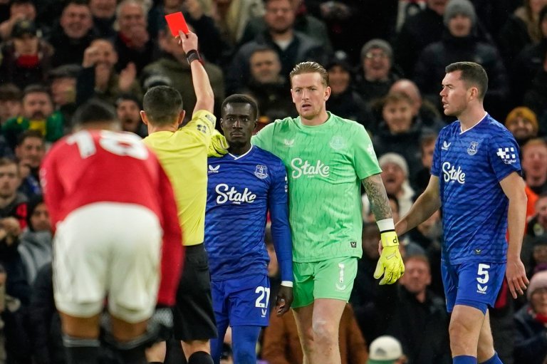Everton's Gueye sent off for slapping teammate during game against Man United | iNFOnews.ca