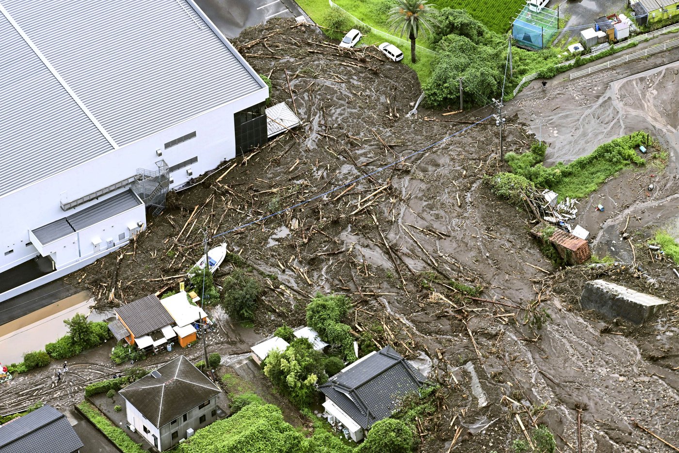 Heavy rain slams southern Japan, triggering floods and mudslides | iNFOnews.ca Heavy rain slams southern Japan, triggering floods and mudslides | iNFOnews.ca