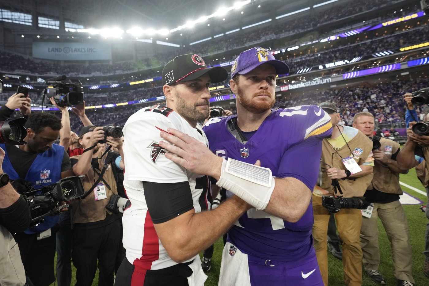 Darnold delivers for Vikings with career-high 347 yards and 5 TDs to beat Falcons, Cousins 42-21 | iNFOnews.ca Darnold delivers for Vikings with career-high 347 yards and 5 TDs to beat Falcons, Cousins 42-21 | iNFOnews.ca