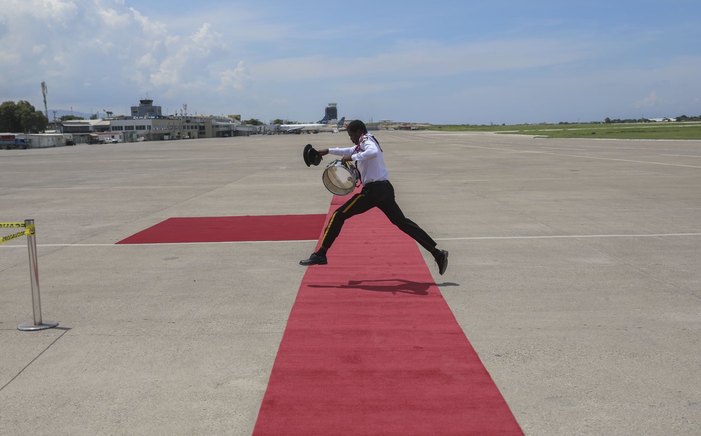 Kenyan president visits Haiti as it grapples with future of international efforts to fight gangs | iNFOnews.ca Kenyan president visits Haiti as it grapples with future of international efforts to fight gangs | iNFOnews.ca