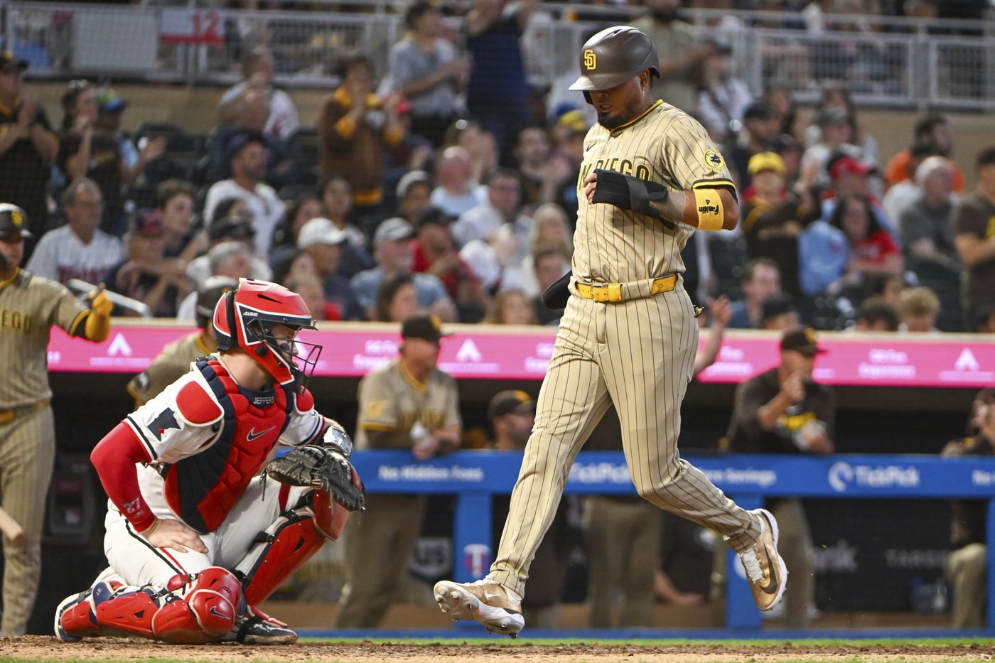 Díaz homers twice as Padres beat Twins 12-3 | iNFOnews.ca