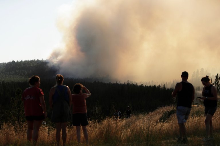 Wind-driven wildfire prompts evacuations in eastern Washington | iNFOnews.ca