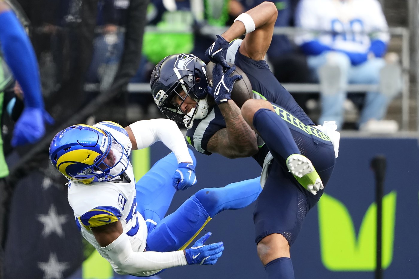 Demarcus Robinson's one-handed catch in OT gives Rams 26-20 win over Seahawks | iNFOnews.ca Demarcus Robinson's one-handed catch in OT gives Rams 26-20 win over Seahawks | iNFOnews.ca