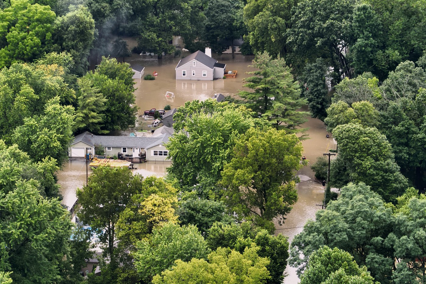 Indiana authorities say at least 5 people have died as severe weather crosses the state | iNFOnews.ca