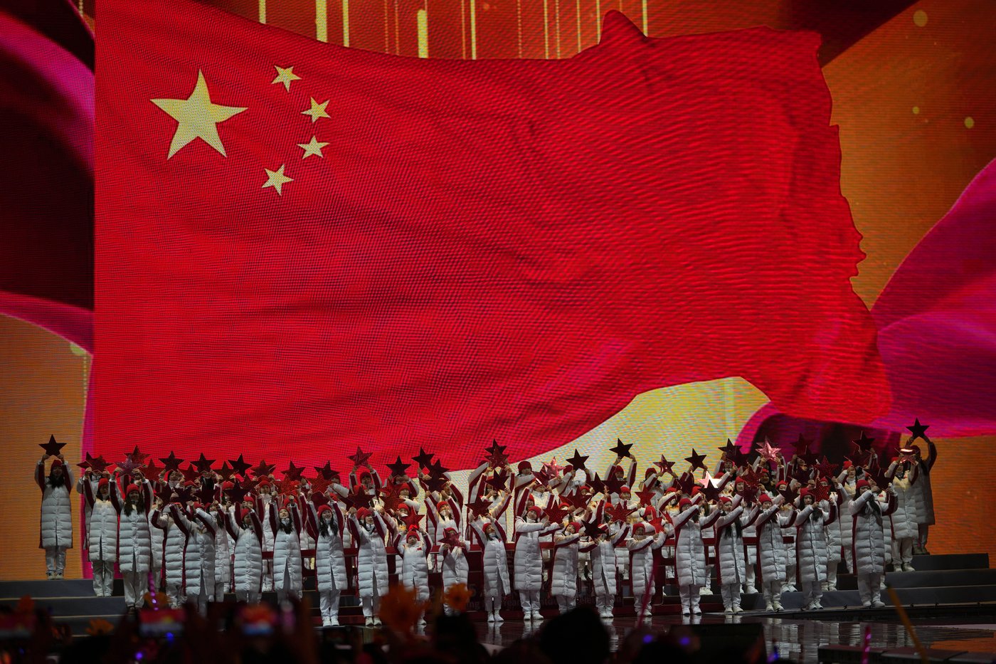 The world welcomes 2025 with light shows, embraces and ice plunges | iNFOnews.ca The world welcomes 2025 with light shows, embraces and ice plunges | iNFOnews.ca