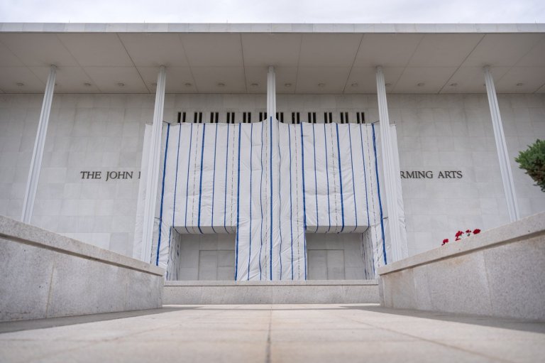 Kennedy Center says it isn't required to reschedule shows after judge blocks 2-year closure | iNFOnews.ca