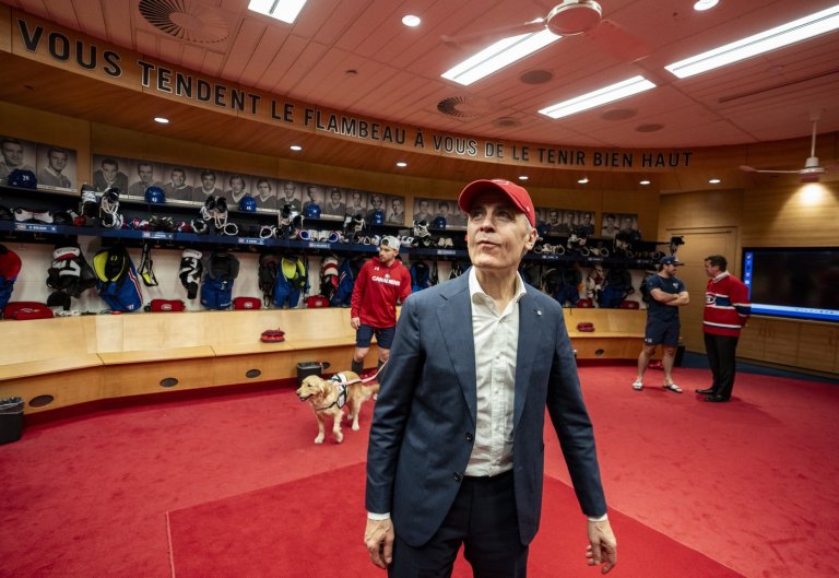 PM Mark Carney visits Canadiens' dressing room after win against Lightning | iNFOnews.ca