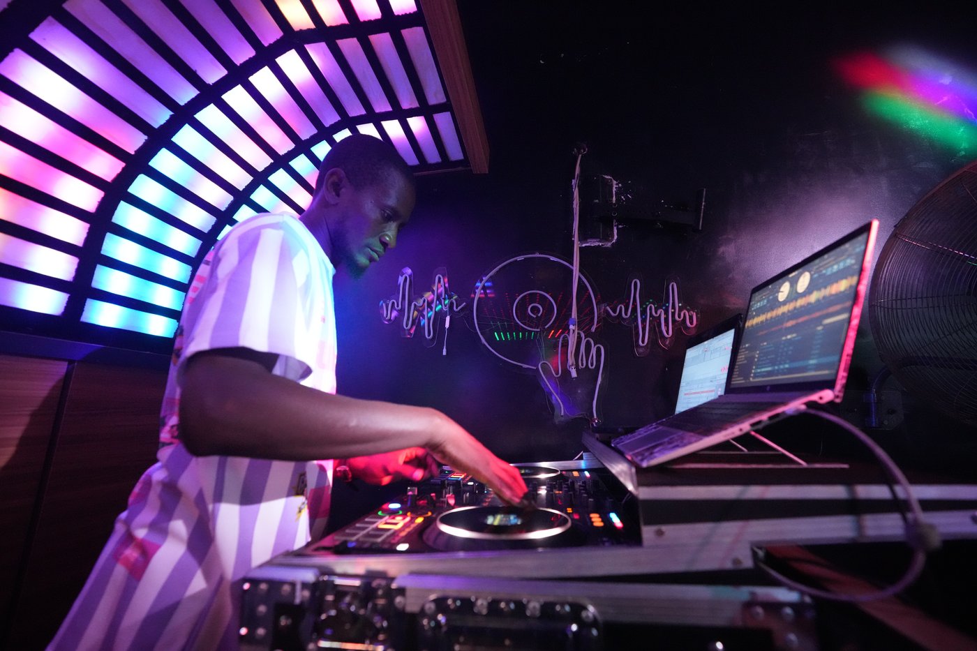 In Nigeria’s troubled north, a bustling nightlife lives with a morality police and insecurity | iNFOnews.ca In Nigeria’s troubled north, a bustling nightlife lives with a morality police and insecurity | iNFOnews.ca