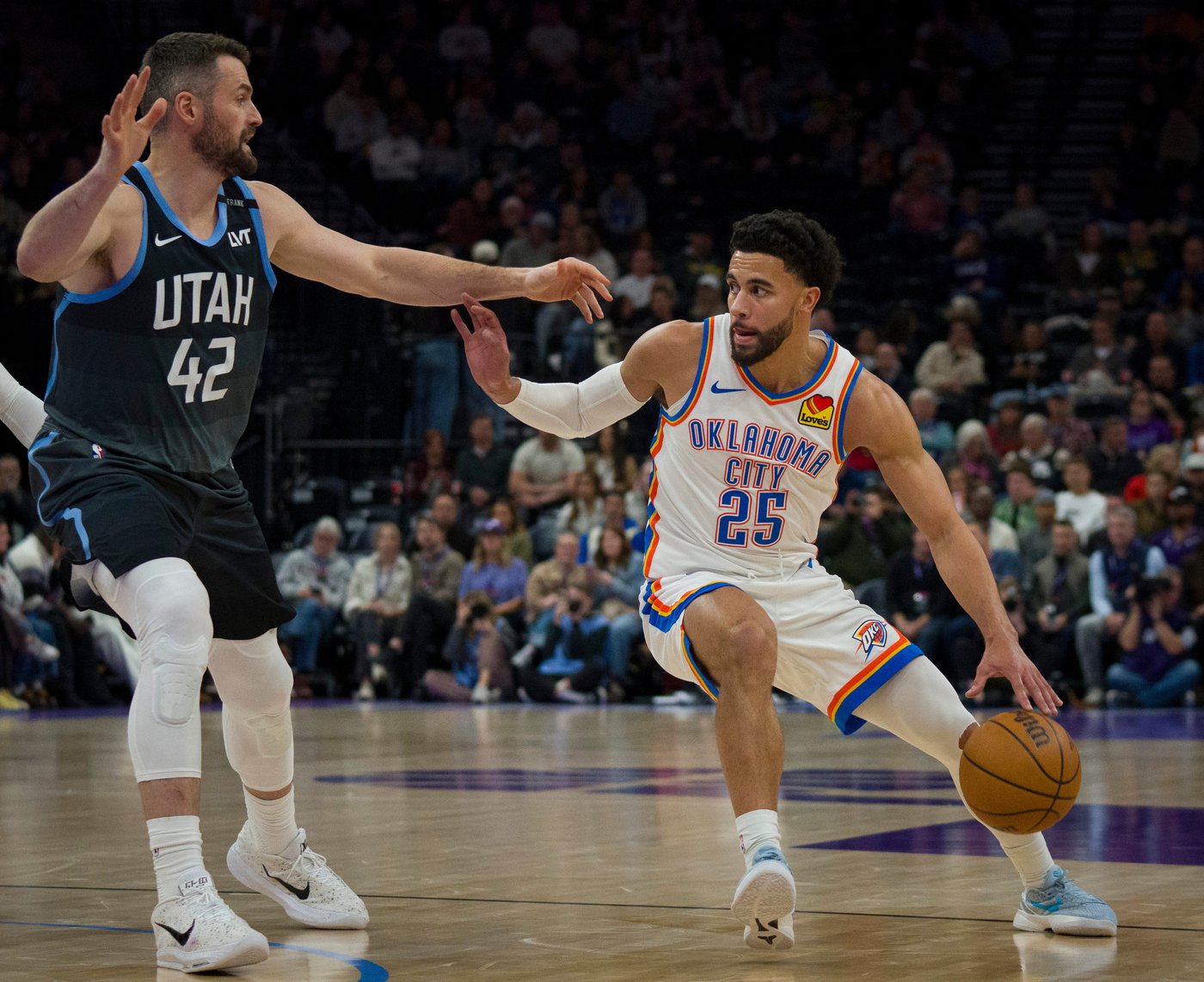 Thunder improve to 23-1 with 15th straight victory, routing Jazz 131-101 | iNFOnews.ca