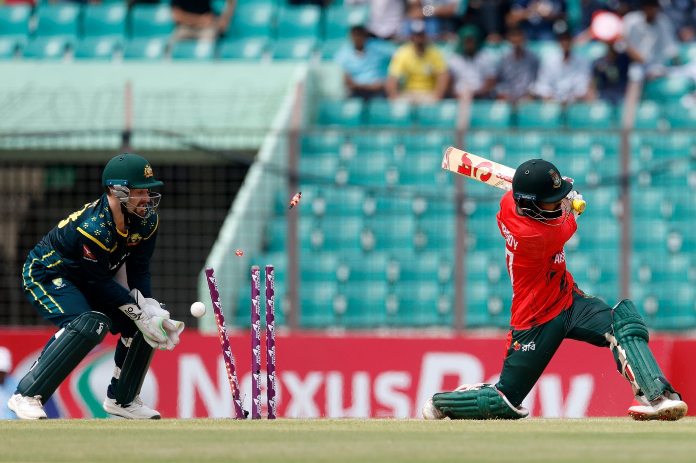 Spinners Zampa and Davies shine as Australia wins opening T20 vs Bangladesh | iNFOnews.ca Spinners Zampa and Davies shine as Australia wins opening T20 vs Bangladesh | iNFOnews.ca