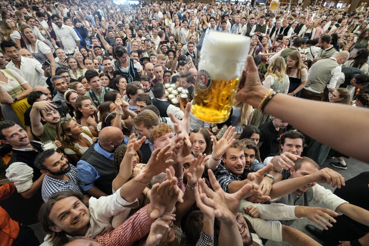 Beer and merriment flow at the 189th Oktoberfest in Munich | iNFOnews.ca Beer and merriment flow at the 189th Oktoberfest in Munich | iNFOnews.ca