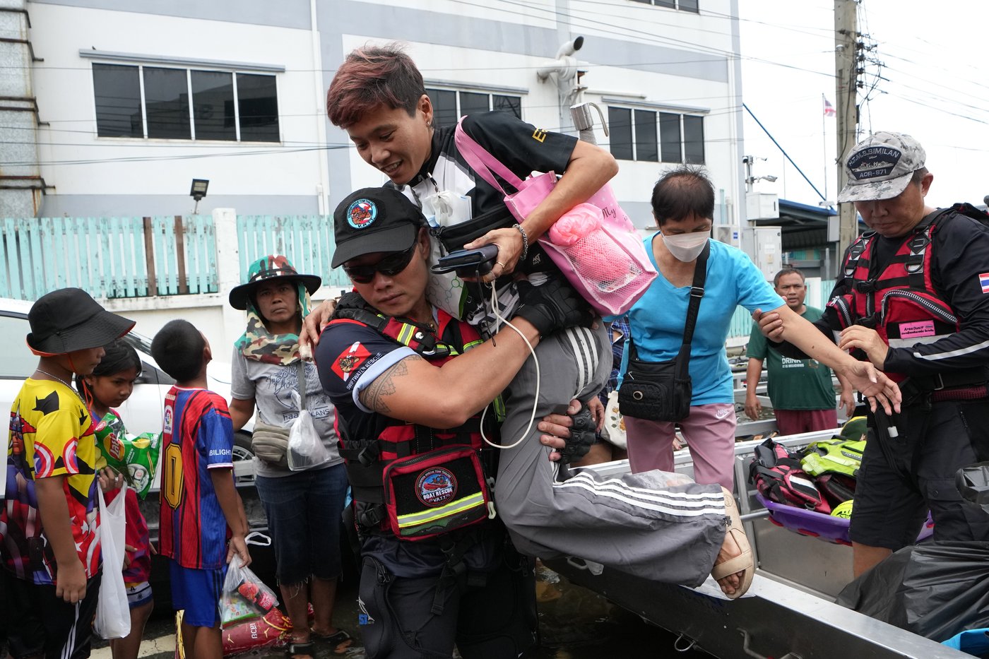 Bangkok floodwaters begin to ease after torrential rains affect 700,000 people | iNFOnews.ca